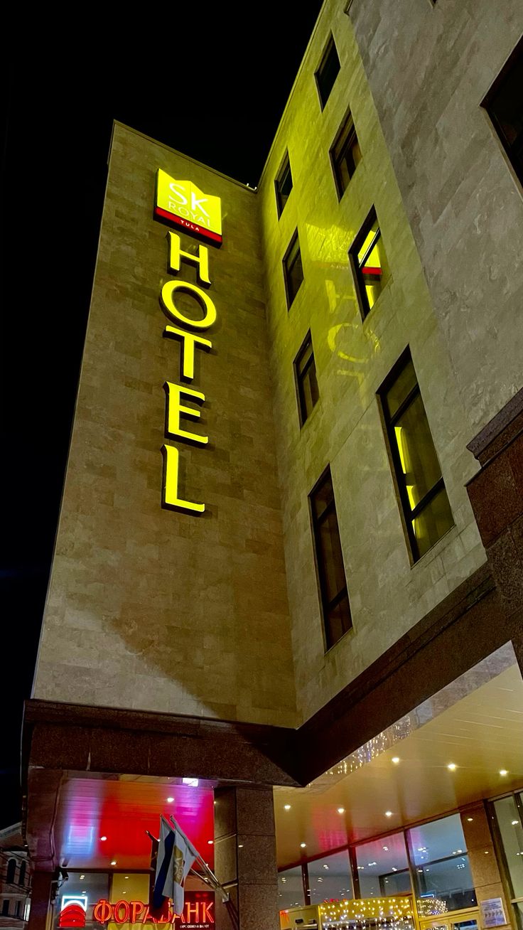 Hotel Pool